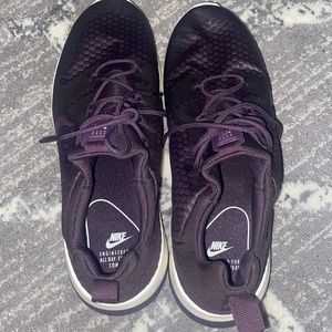 Women’s Nike shoes